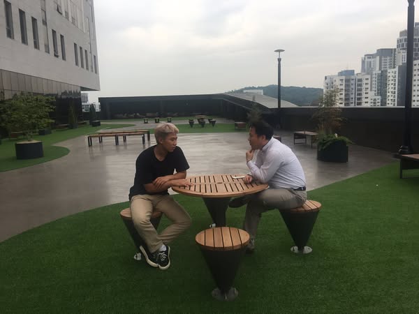 người thấy nơi đất khách